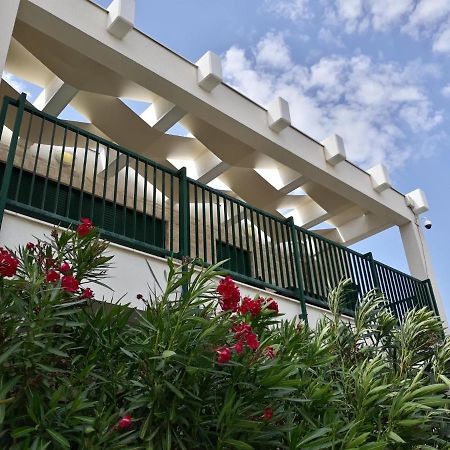 Queen Beach Apartments ニン エクステリア 写真