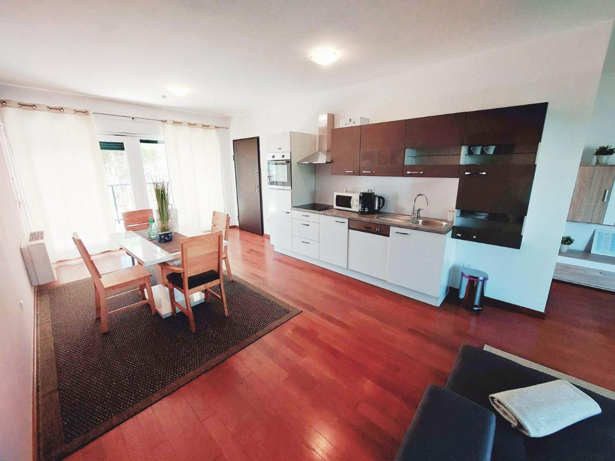 Queen Beach Apartments ニン エクステリア 写真