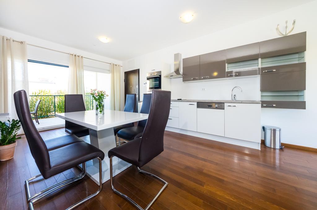 Queen Beach Apartments ニン エクステリア 写真