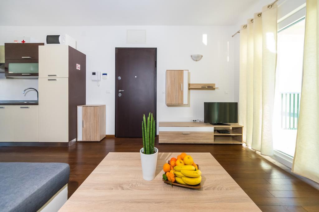 Queen Beach Apartments ニン エクステリア 写真